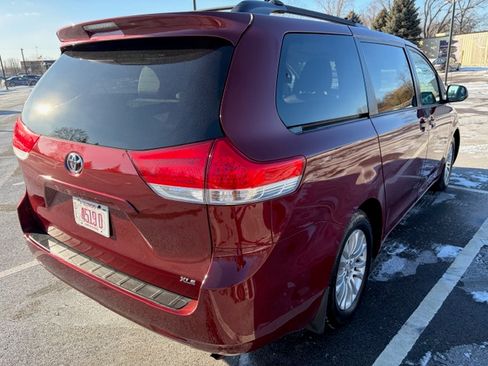 Used 2013 Toyota Sienna XLE image 6