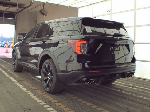 Used 2022 Ford Explorer ST image 3