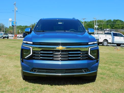 New 2026 Chevrolet Suburban Premier image 9