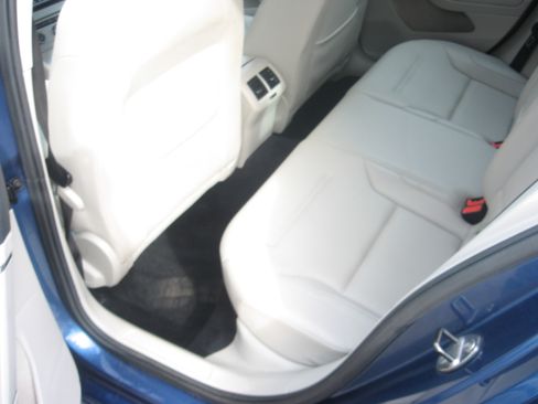 Used 2015 Volkswagen Golf S image 7