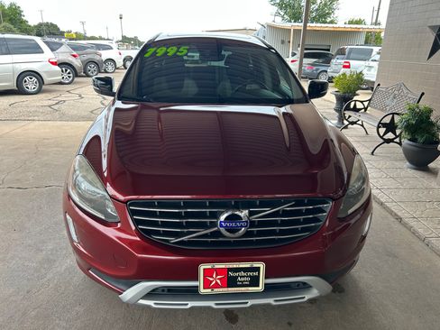 Used 2017 Volvo XC60 FWD T5 Dynamic image 2