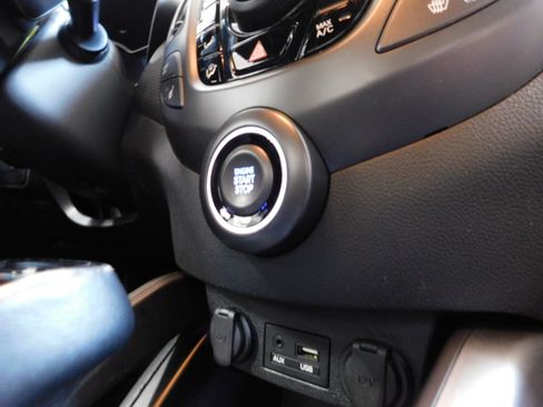 Used 2016 Hyundai Veloster Turbo image 17