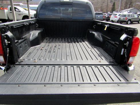 Used 2018 Toyota Tacoma SR5 image 8