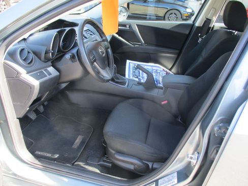 Used 2013 MAZDA MAZDA3 i Touring image 17