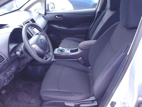 Used 2017 Nissan Leaf S image 7