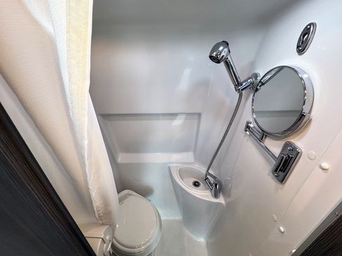 Used 2024 Mercedes-Benz Sprinter 2500 image 28