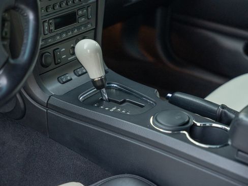 Used 2003 Ford Thunderbird image 62