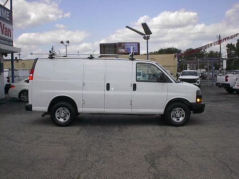 Used 2021 Chevrolet Express 3500 UNAVAIL RWD image 3