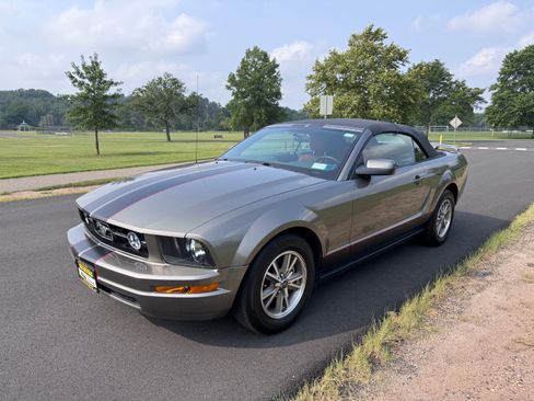 Used 2005 Ford Mustang Premium image 30