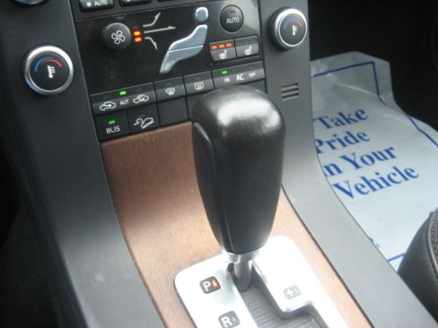 Used 2010 Volvo XC70 3.2 Premier image 12