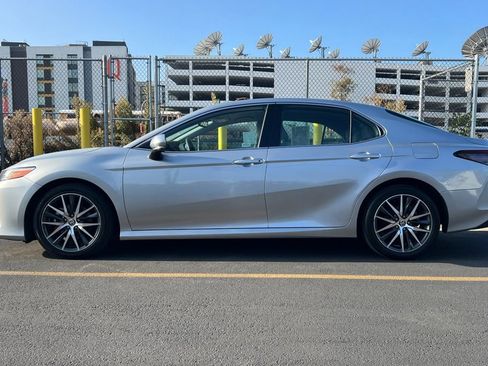 Used 2022 Toyota Camry XLE image 8