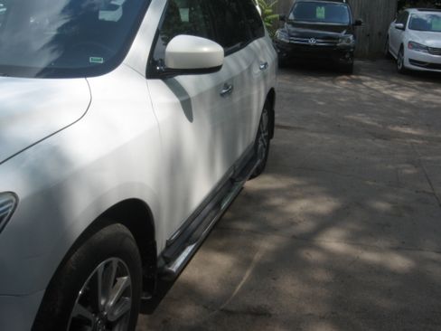 Used 2013 Nissan Pathfinder 4WD image 1