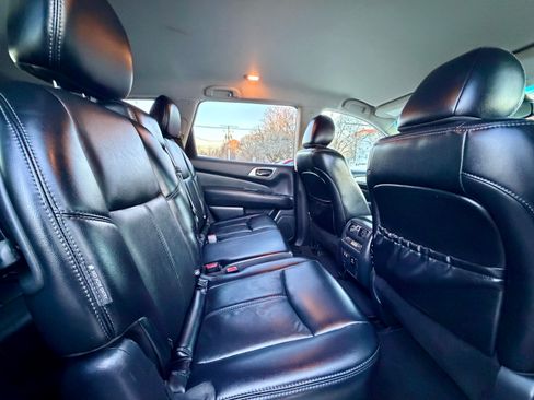 Used 2019 Nissan Pathfinder SL image 22