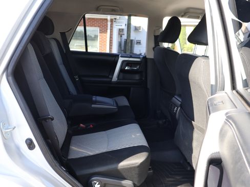 Used 2014 Toyota 4Runner SR5 image 17