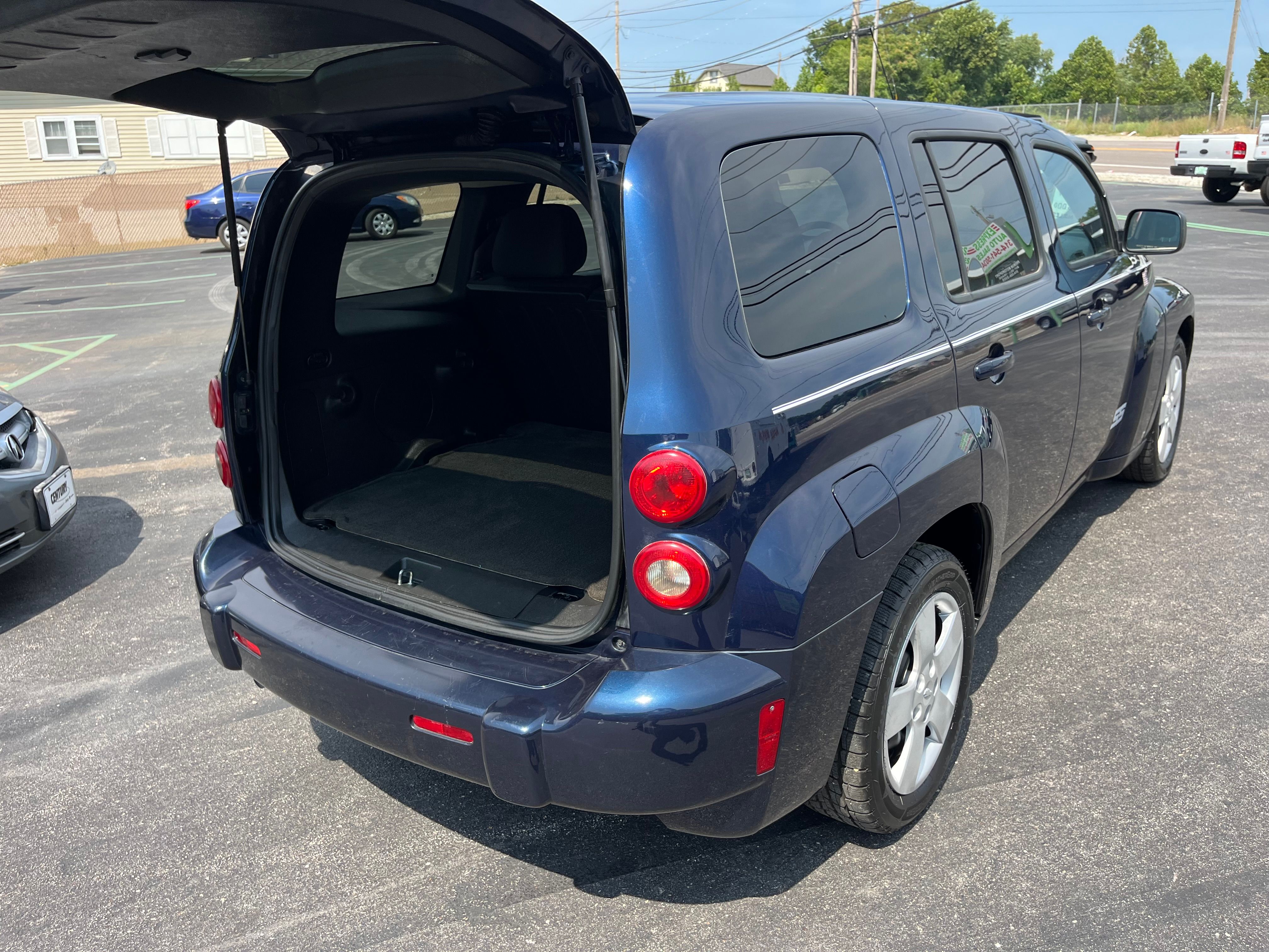 Used 2010 Chevrolet HHR LS FWD image 12