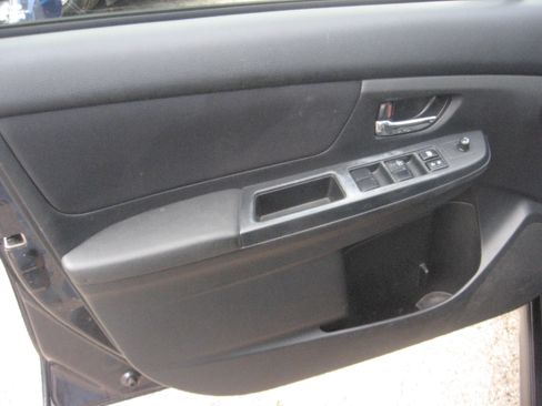 Used 2014 Subaru XV Crosstrek 2.0i Premium image 8