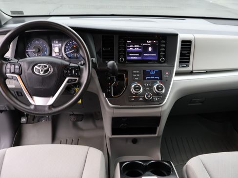 Used 2020 Toyota Sienna LE image 19