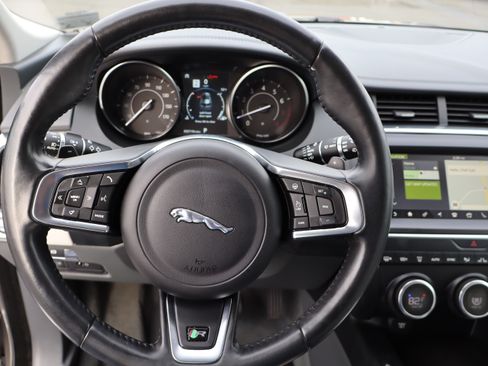 Used 2019 Jaguar E-PACE SE image 24