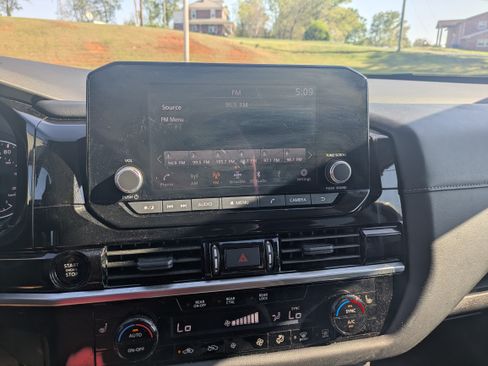 Used 2025 Nissan Pathfinder SV image 14