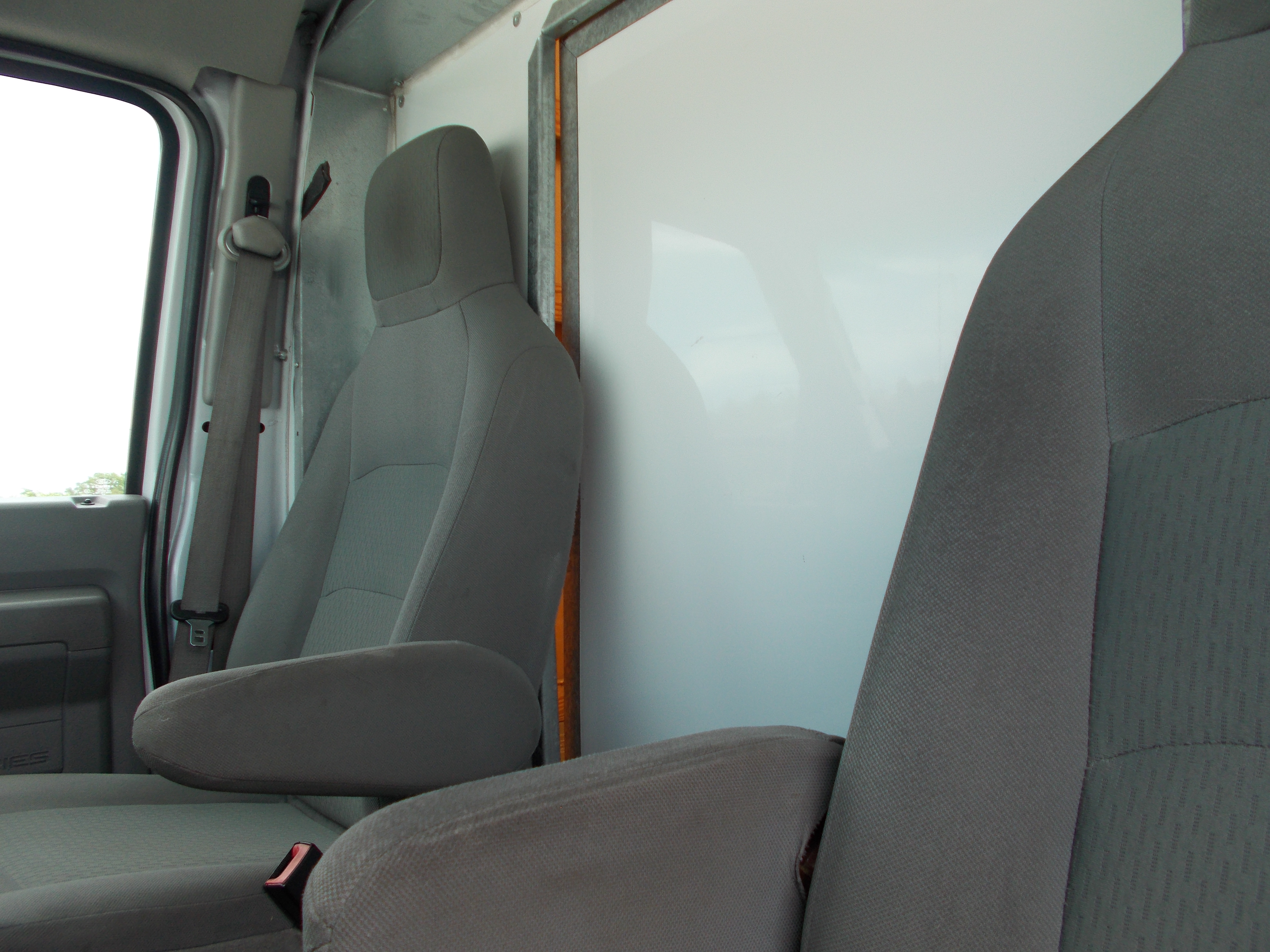 Used 2016 Ford E-350 and Econoline 350 XL RWD image 23