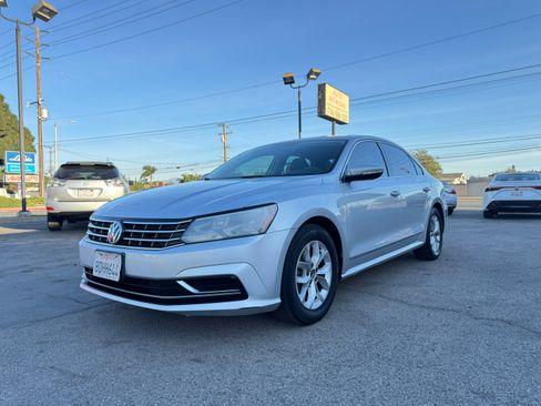 Used 2016 Volkswagen Passat 1.8T S image 2