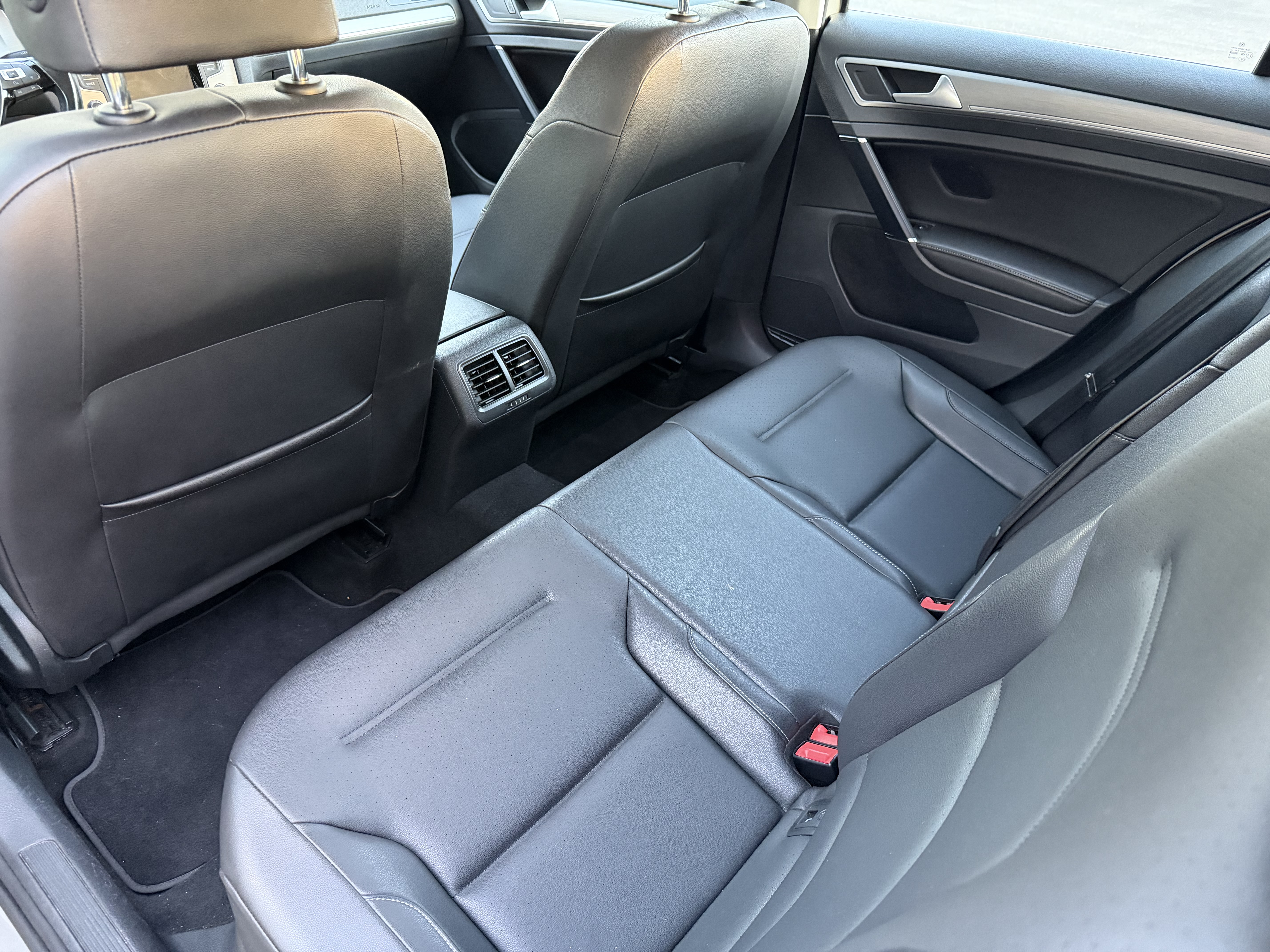 Used 2016 Volkswagen Golf SE FWD image 31
