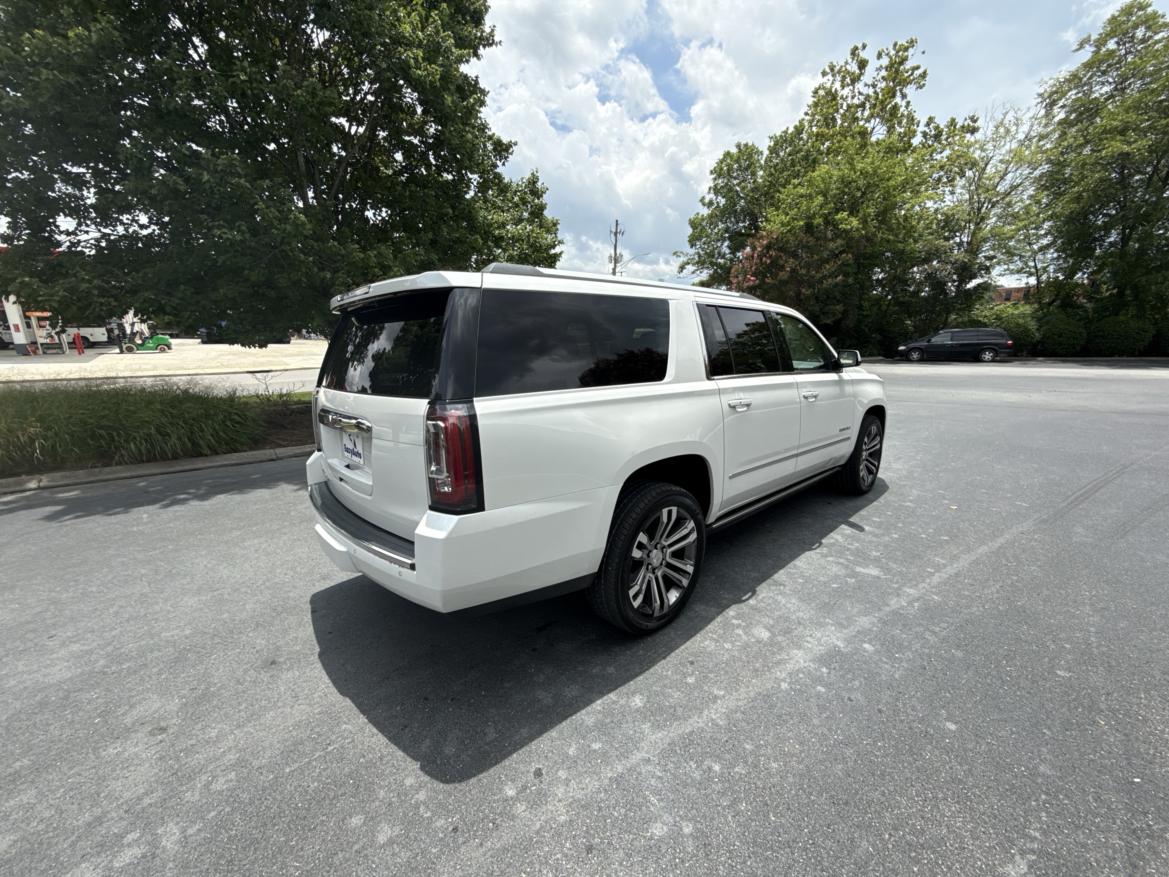 Used 2017 GMC Yukon XL 4WD Denali image 5