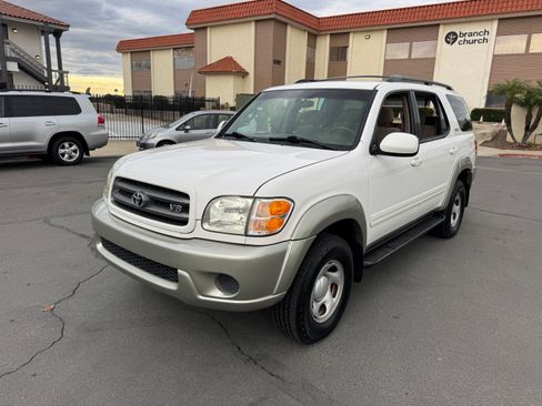 Used 2004 Toyota Sequoia SR5 image 3
