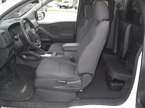 Used 2024 Nissan Frontier S RWD image 15