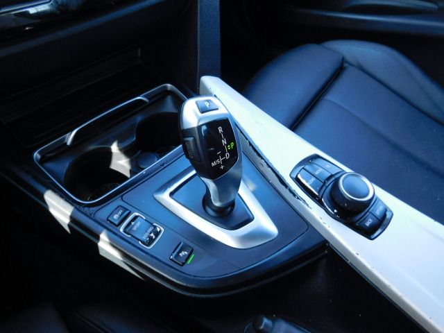 Used 2016 BMW 320i Sedan RWD image 17