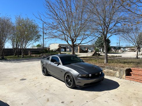 Used 2011 Ford Mustang GT Premium image 38