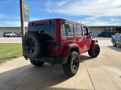 Used 2012 Jeep Wrangler Sahara image 5