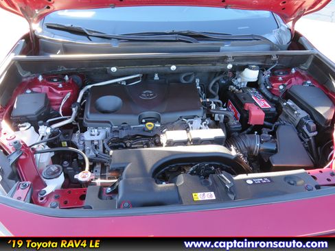 Used 2019 Toyota RAV4 LE image 14