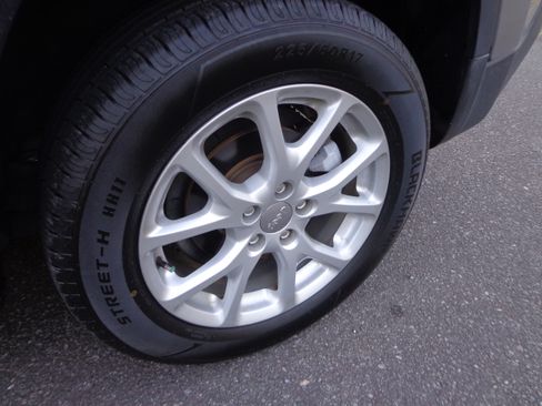 Used 2014 Jeep Cherokee Sport image 19