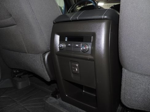 Used 2023 Chevrolet Traverse LT image 19