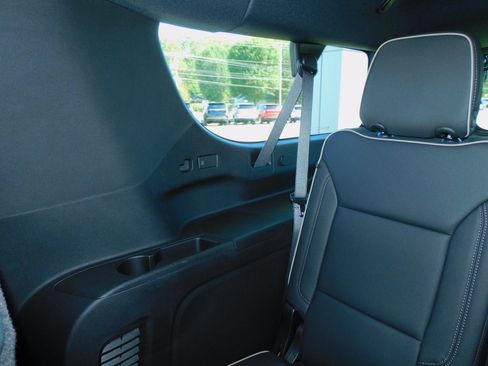 New 2026 Chevrolet Suburban Premier image 27
