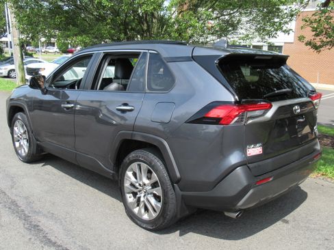 Used 2019 Toyota RAV4 Limited image 6
