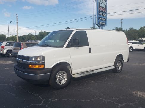 Used 2020 Chevrolet Express 2500 image 4