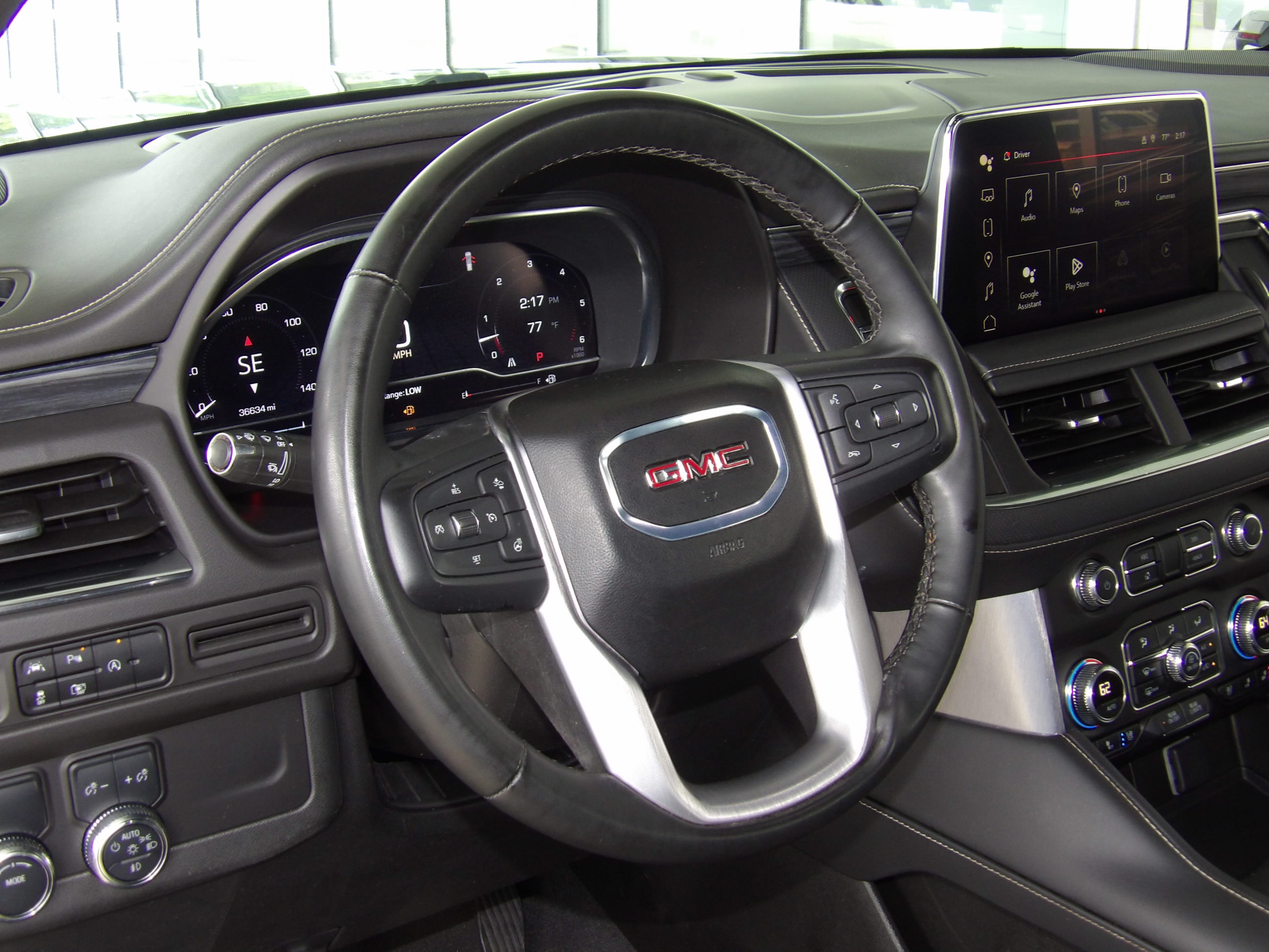Used 2024 GMC Yukon XL 2WD SLT image 17