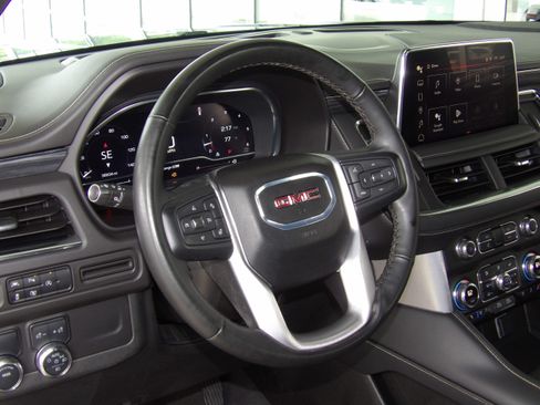 Used 2024 GMC Yukon XL 2WD SLT image 17