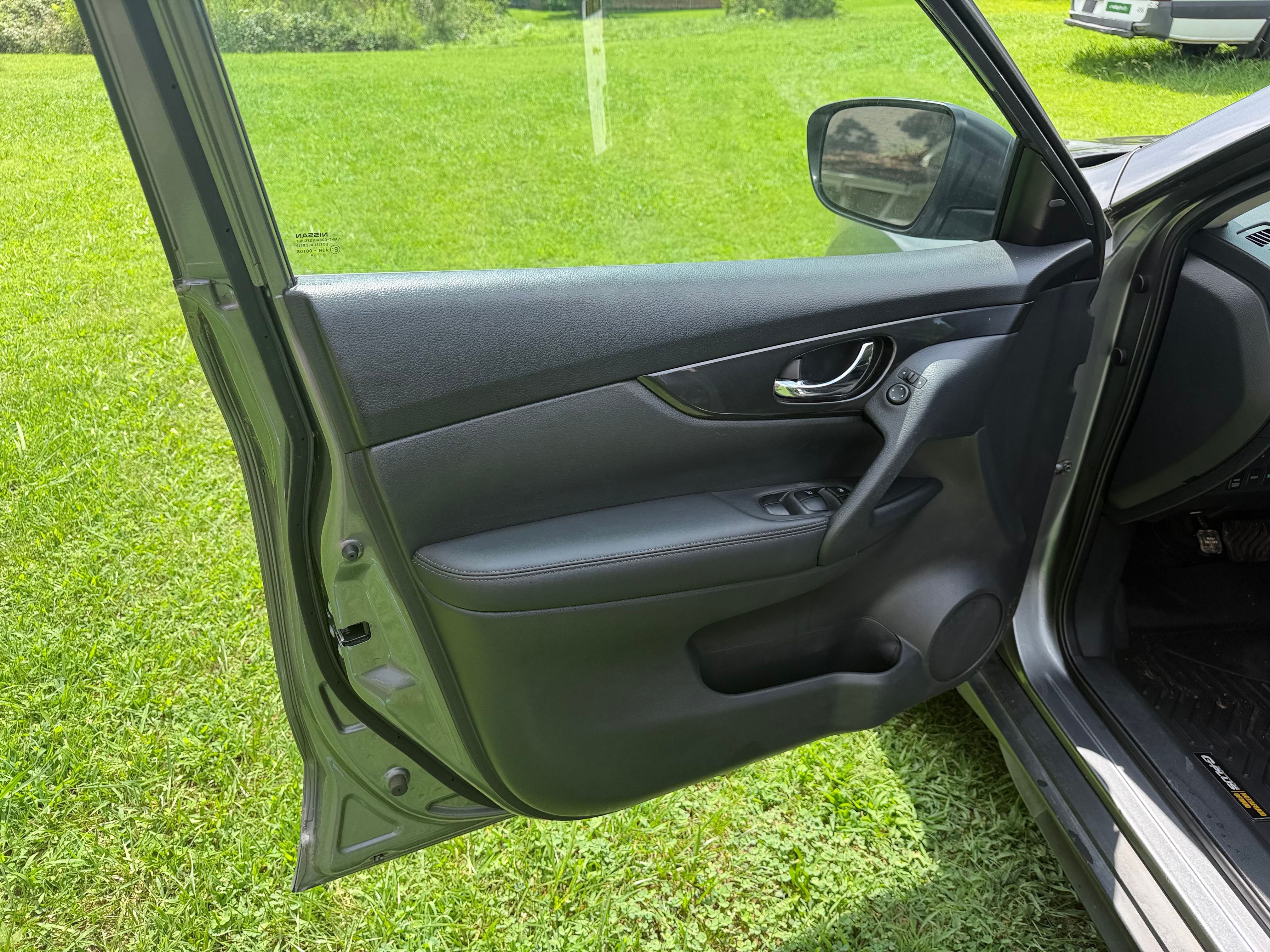 Used 2018 Nissan Rogue AWD image 18