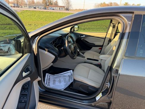 Used 2017 Ford Focus SE image 11