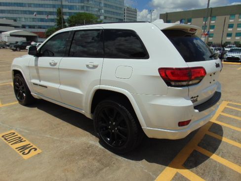 Used 2019 Jeep Grand Cherokee Altitude image 6