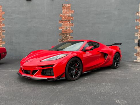 Used 2023 Chevrolet Corvette Z06 Coupe w/ 3LZ RWD image 1