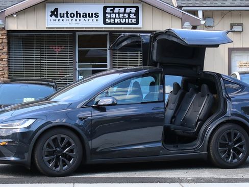 Used 2024 Tesla Model X Long Range image 2
