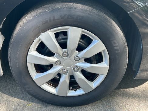 Used 2015 Toyota Camry LE image 30