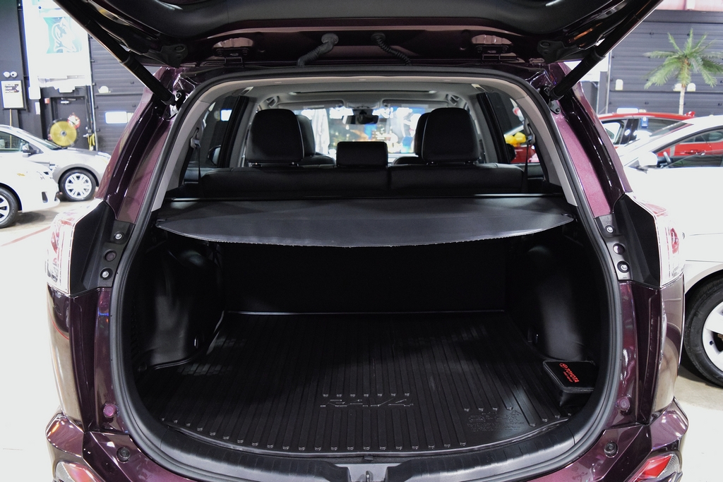 Used 2017 Toyota RAV4 Limited FWD image 21