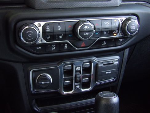 Used 2022 Jeep Gladiator Sport AWD/4WD image 6