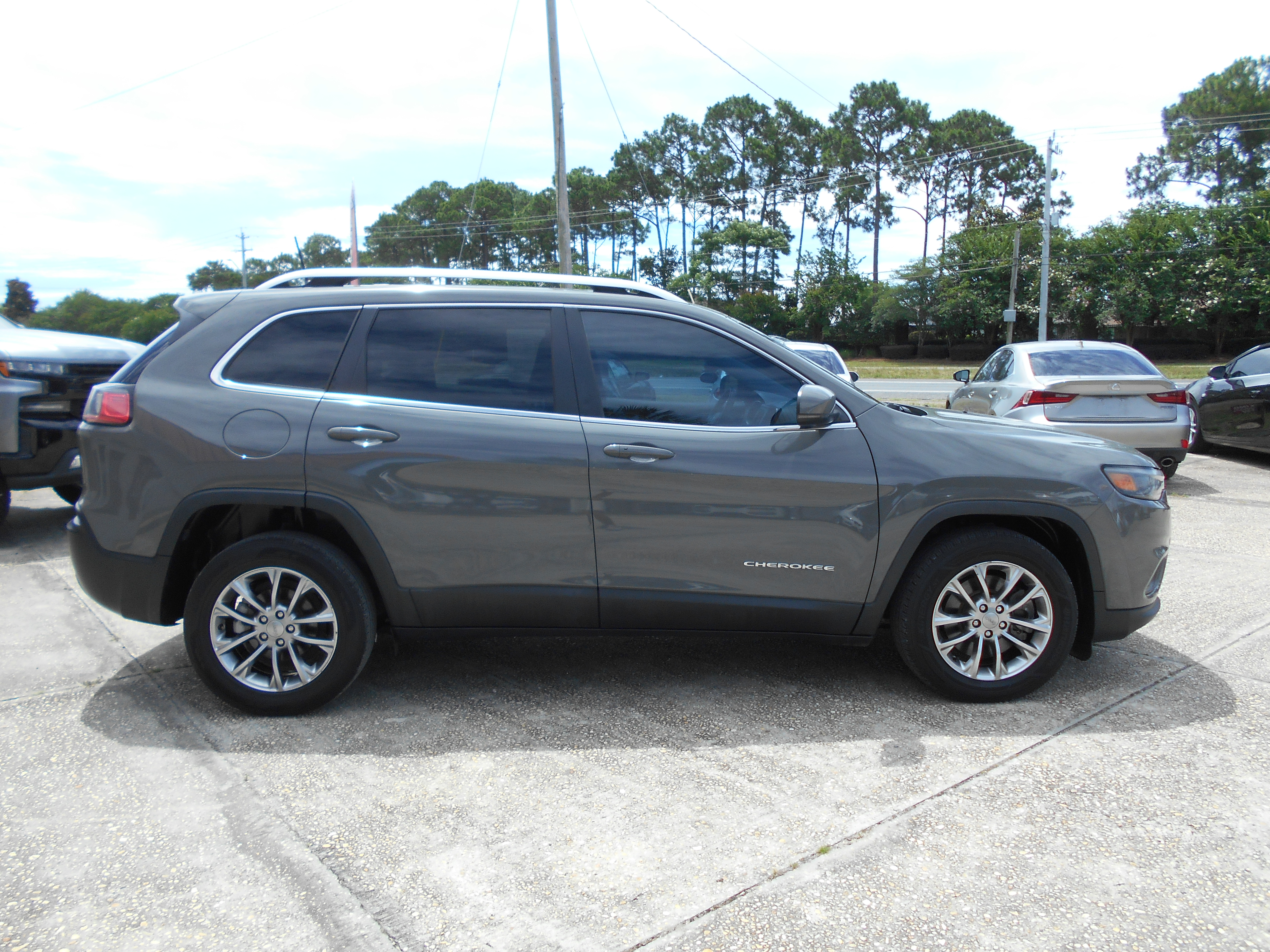 Used 2020 Jeep Cherokee FWD Latitude Plus image 4