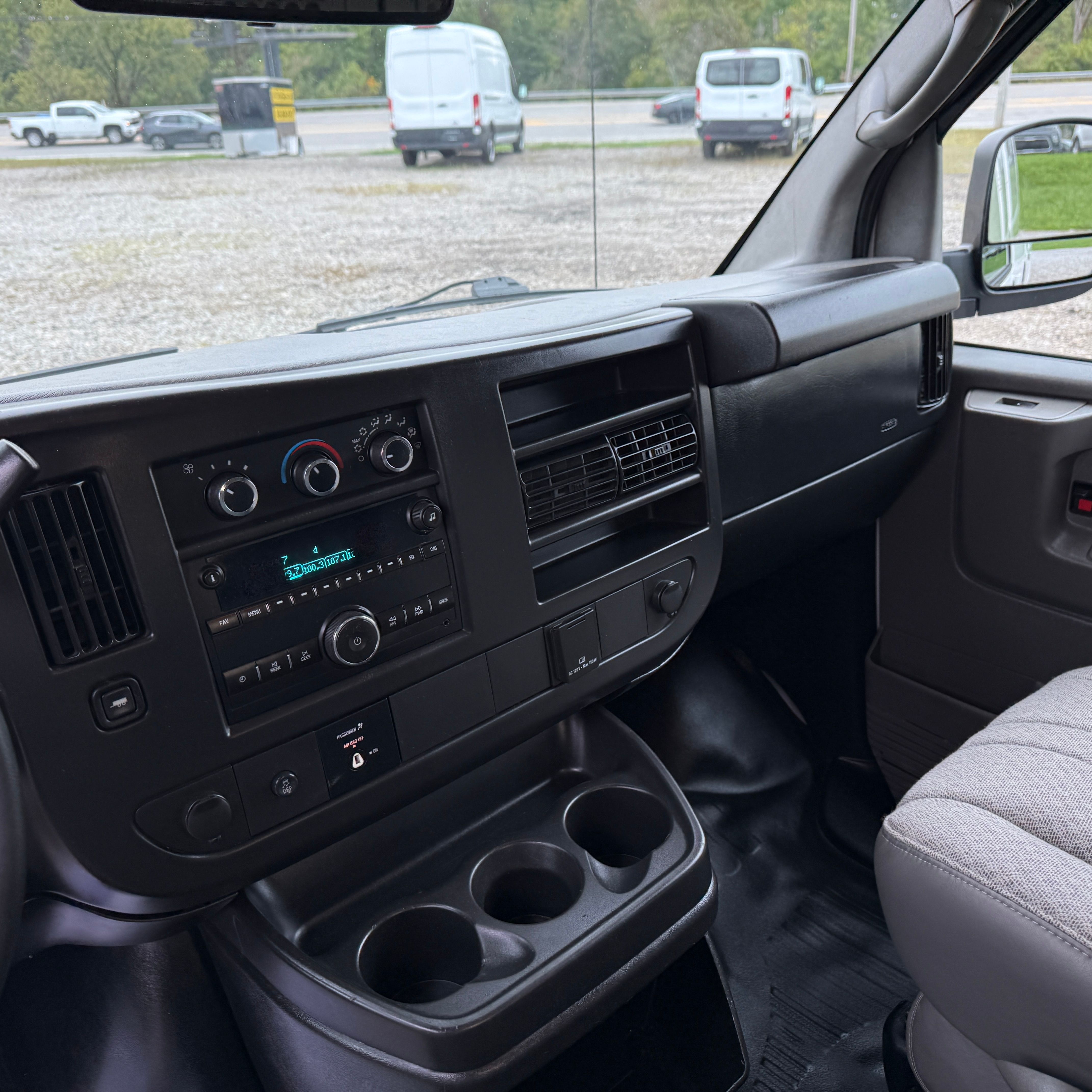 Used 2015 Chevrolet Express 3500 Extended RWD image 15